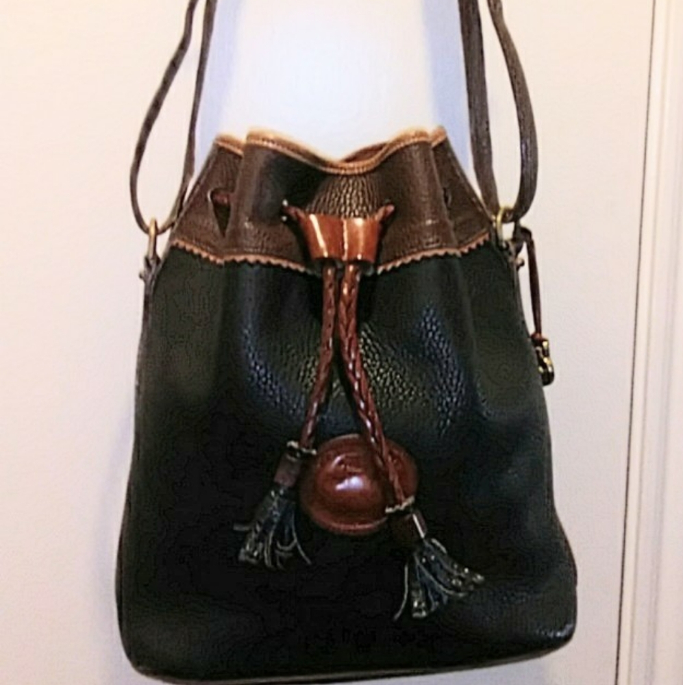AUTHENTIC VINTAGE DOONEY AND BOURKE DRAWSTRING BAG